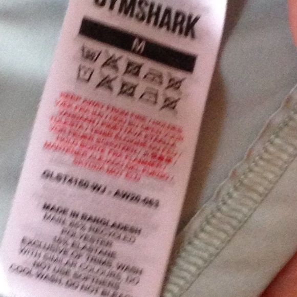 GymShark Top with Cut-Out Design on Back Medium - Picture 4 of 8